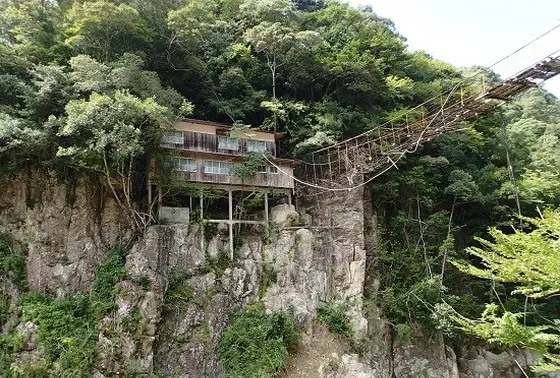 本館は奈良、別館は和歌山、目の前は三重