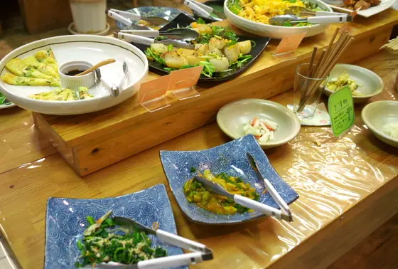 ランチタイムのバイキング