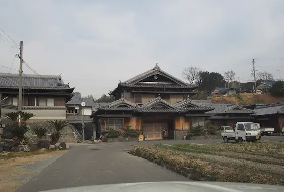 店前に駐車スペース有り🚙
