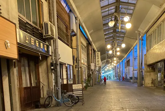 夜の商店街