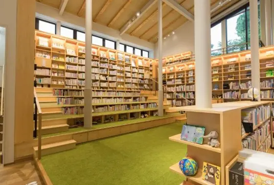 こちらは『武雄市こども図書館』