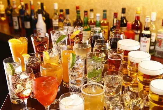 ビールでもカクテルでも何でも飲めて、楽しく騒ごう！