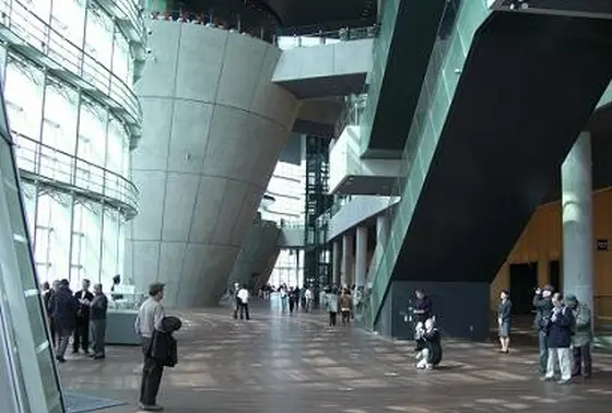 美術館内装はやはりおしゃれー！