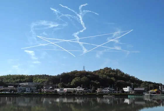 航空ショーの練習？