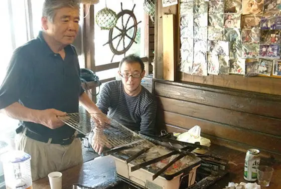 店主さんの楽しい話を聞きながら。