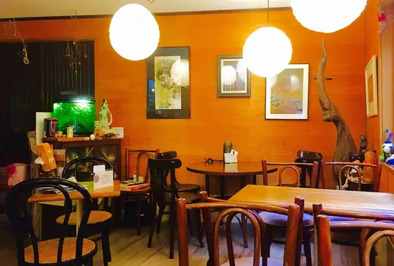 懐かしさを感じる店内