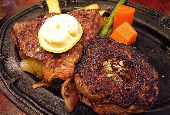 ハンバーグとチキン