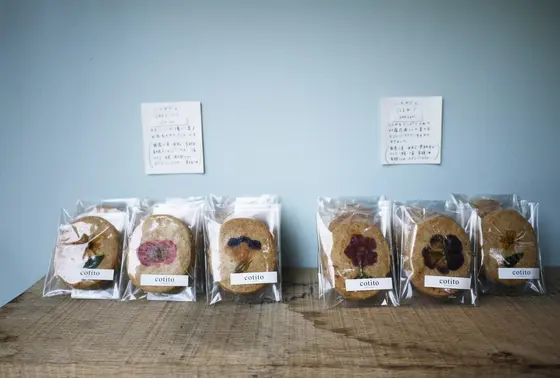 エディブルフラワーを使った無添加クッキー