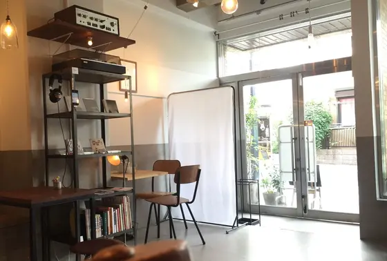 落ち着いた店内でゆったりと