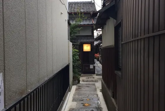 路地裏にある細道