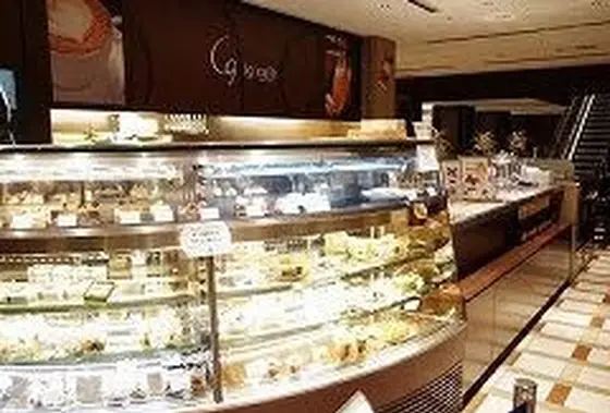 ：店内にはケーキがたくさん