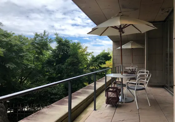 館内のカフェではなくレストランのお席