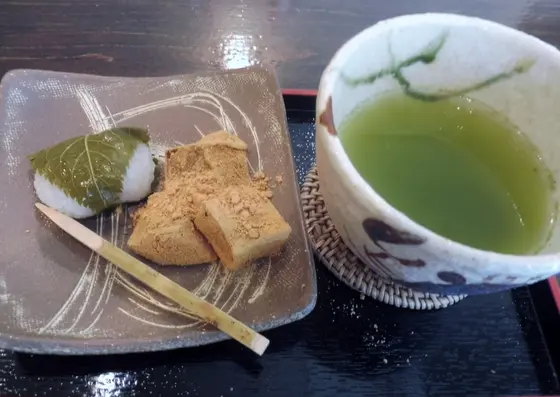 わらび餅と季節の生菓子セット