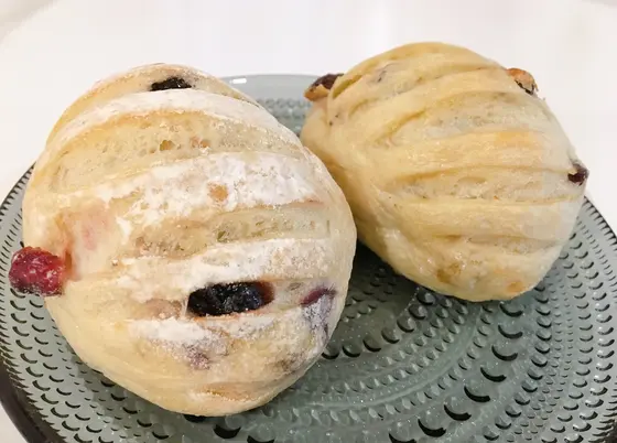 ラズベリーのぱんとくるみパン