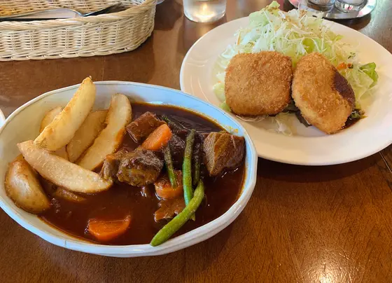 ビーフシチューとフライのセット