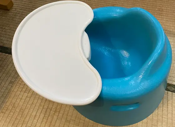 豆椅子あり、バンボあり、座敷席。