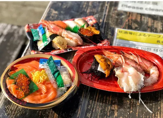 獲ったその日に売ってる海鮮丼、お寿司、刺身はここでしか食べれません🤤