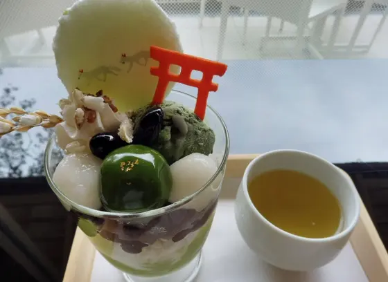 鳥居も稲穂も食べられます♡稲荷パフェ