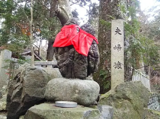 表参道にある「夫婦猿」