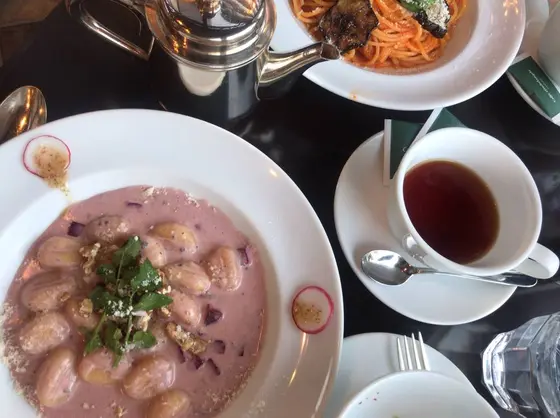 ニョッキ ゴルゴンゾーラチーズとビーツのソースで