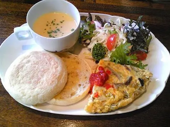 ここのマフィンとオムレツのお味の品の良さ、そんなにたくさんの量ではないですが贅沢感を味わえます。