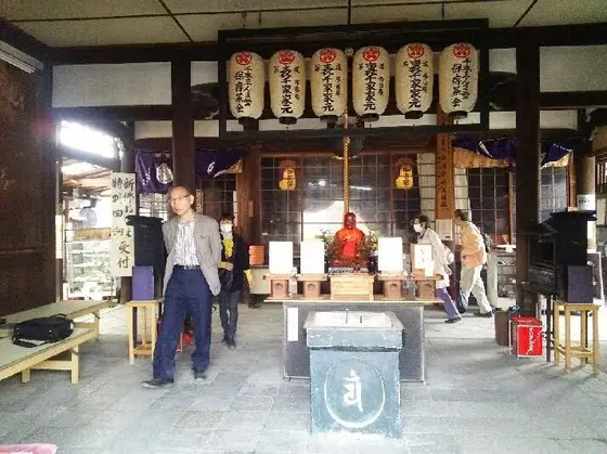 本堂前