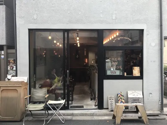 オシャレな予感しか感じさせない外観。