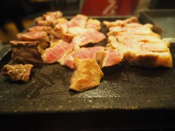 店員さんが全て焼いてくれます