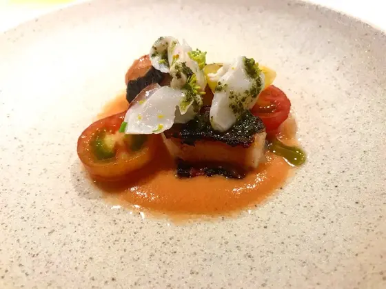 タコとトマトの前菜。