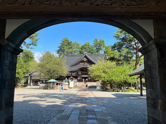 神門から見る本殿