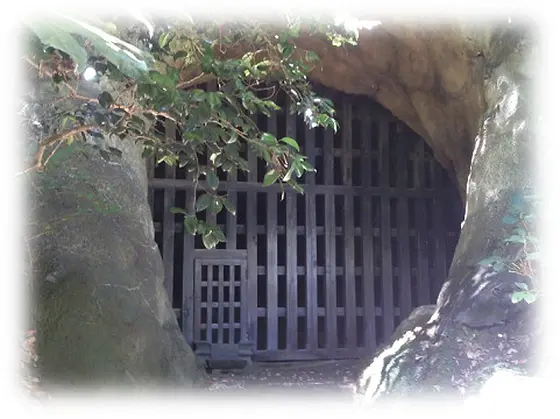 日朗の土牢