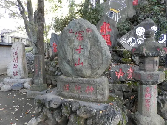 石段下左脇