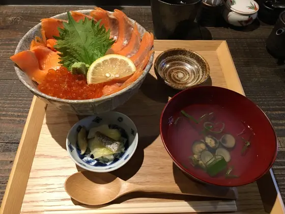 サーモンイクラ丼