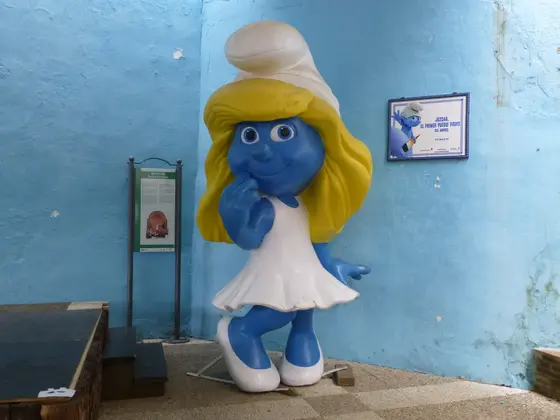 青いキャラクター