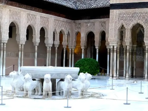 宮殿のパティオ(中庭)