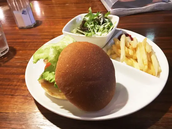 ランチのハンバーガー