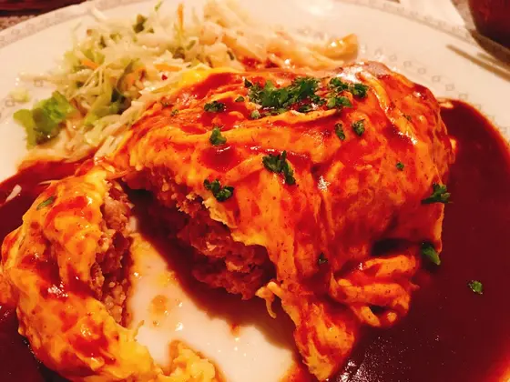 オムレツの下にハンバーグ！！