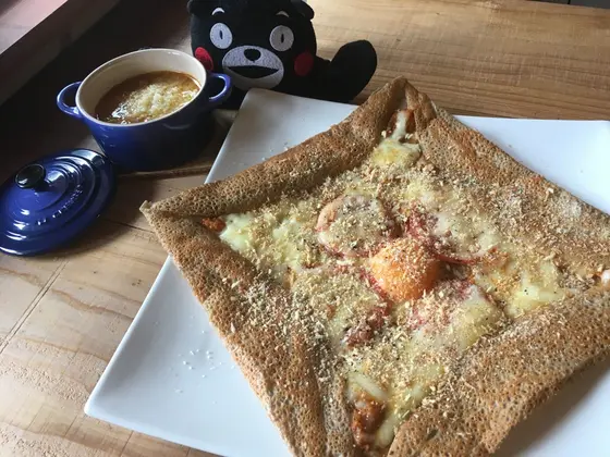 スパイシーな自家製カレーのガレットだモン☆