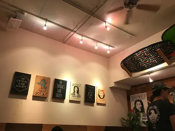 店内にはサーフボードも