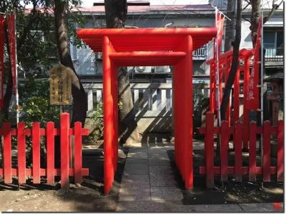 稲荷神社の雰囲気好きです