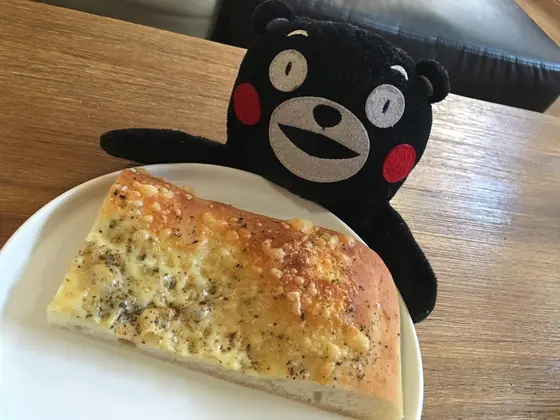 ハーブチーズとガーリックペッパーのフォカッチャだモン☆