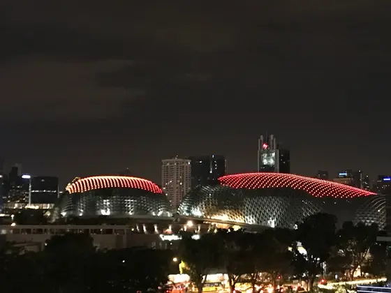 夜は