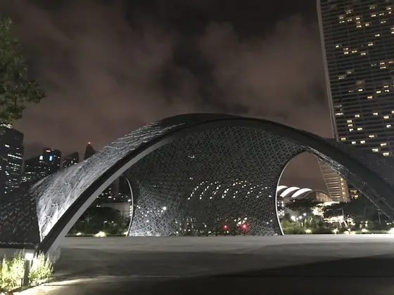 ルーフ広場