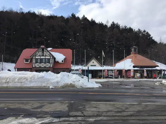 反対側も店舗が！