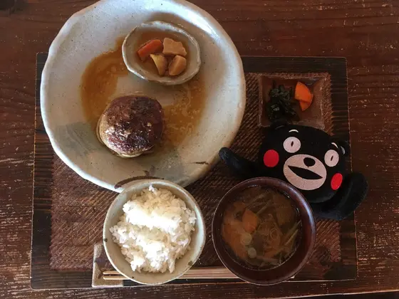 阿蘇赤牛のハーブハンバーグだモン☆