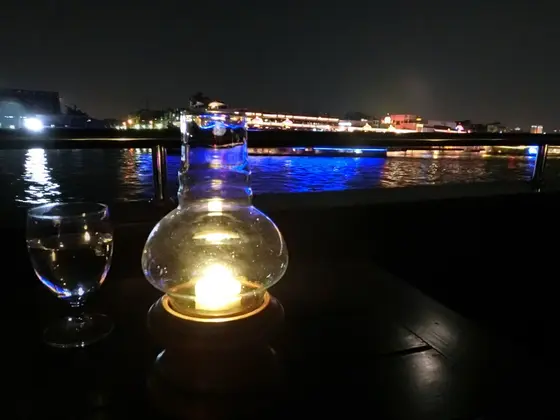 テラス席テーブル