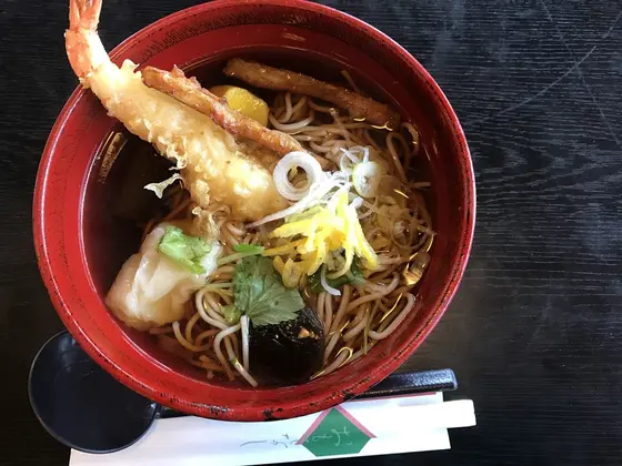 本門寺の境内のお食事処