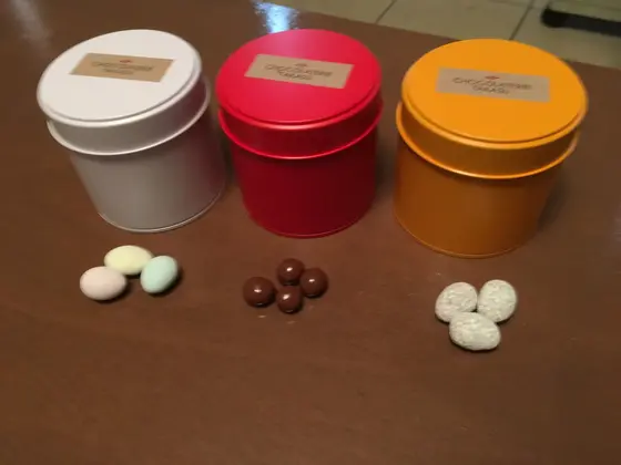 以前に購入した缶入りチョコレート