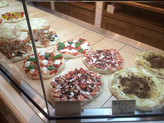 ショウケースの中のピンサ