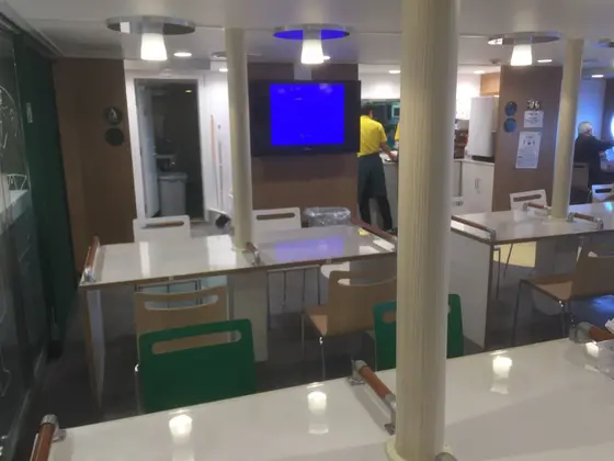 明るい店内